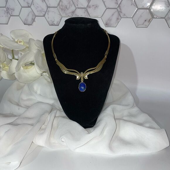 Elegant Hecho A Mano Gold Necklace with beautiful dark Blue Lapis Pendant - Picture 2 of 13